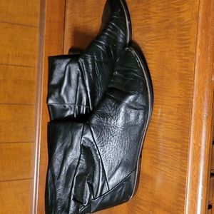 Women's boots size 9M. Black faux leather